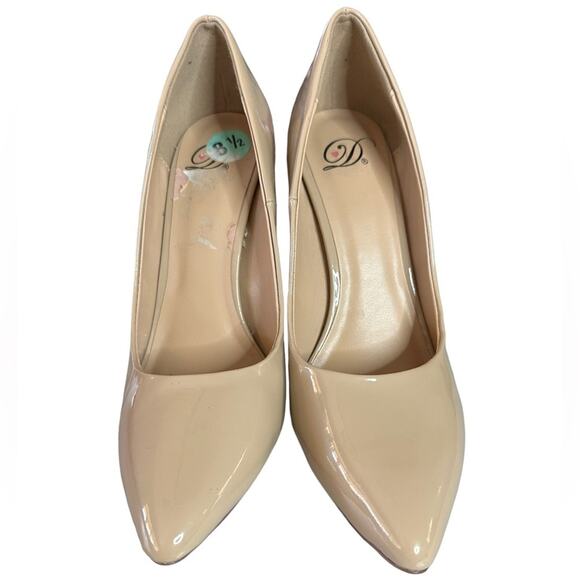 HEART in D tan pumps faux patent leather 4.5” heel size 8.5 - Picture 2 of 11